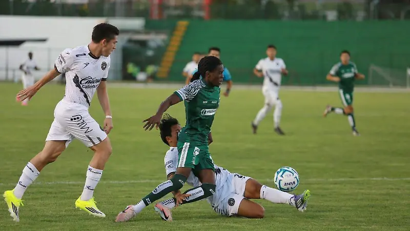 Alacranes vs Piratas